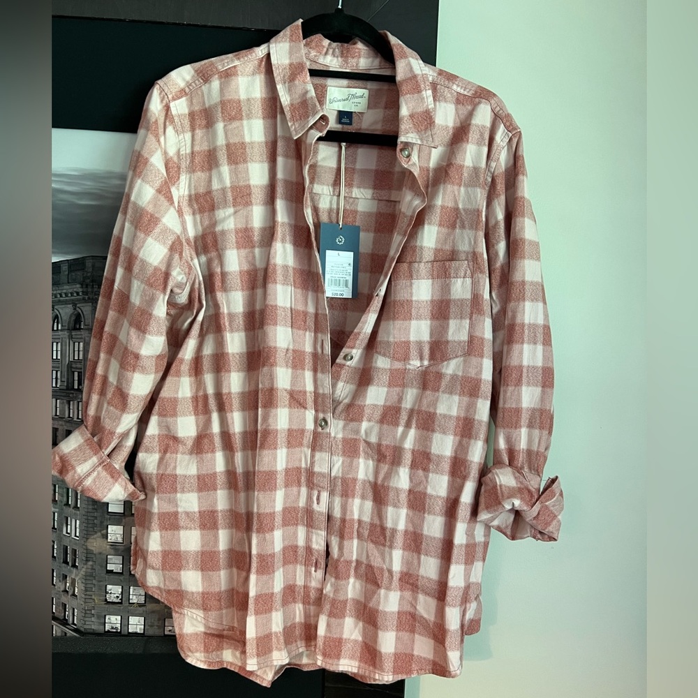 Universal Thread long sleeve shirt. New with tags. Size L.